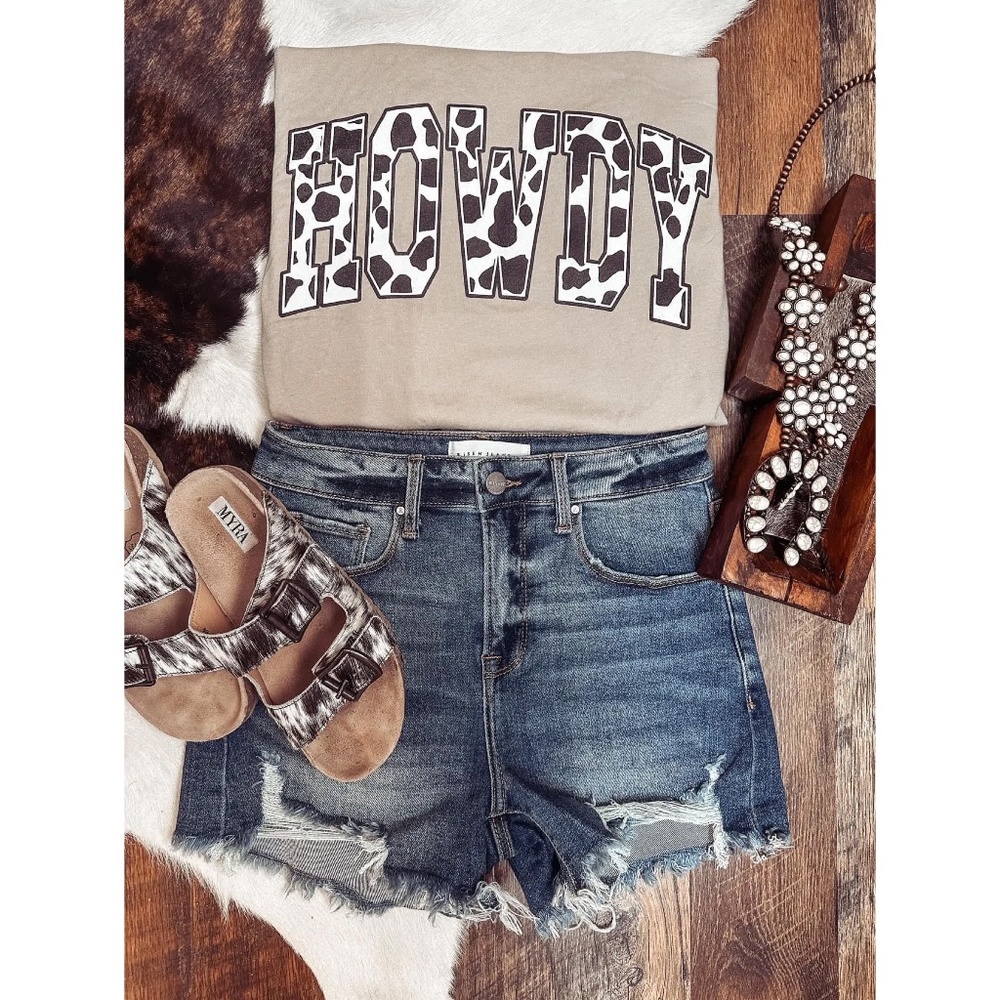 Cowprint “HOWDY” tee